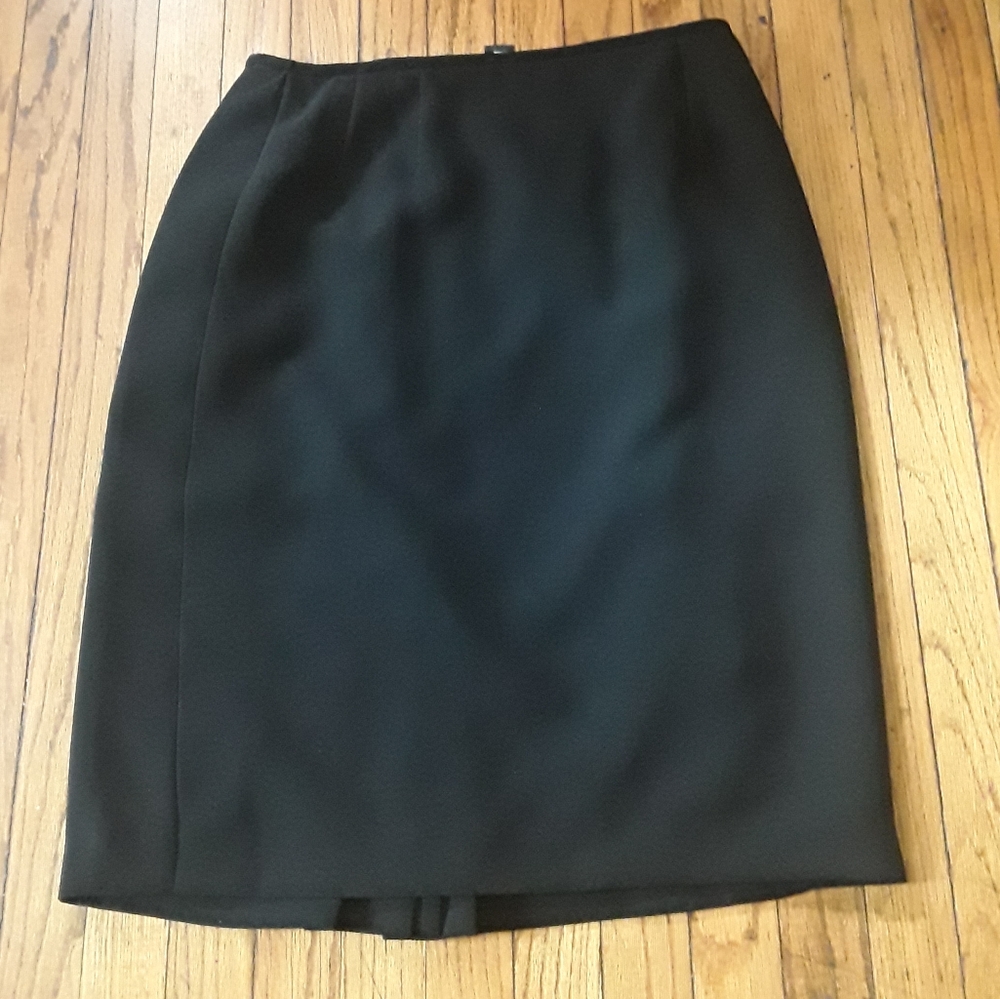 Women's Black Pleated Style Dress Casual Lined Skirt. Size 18W